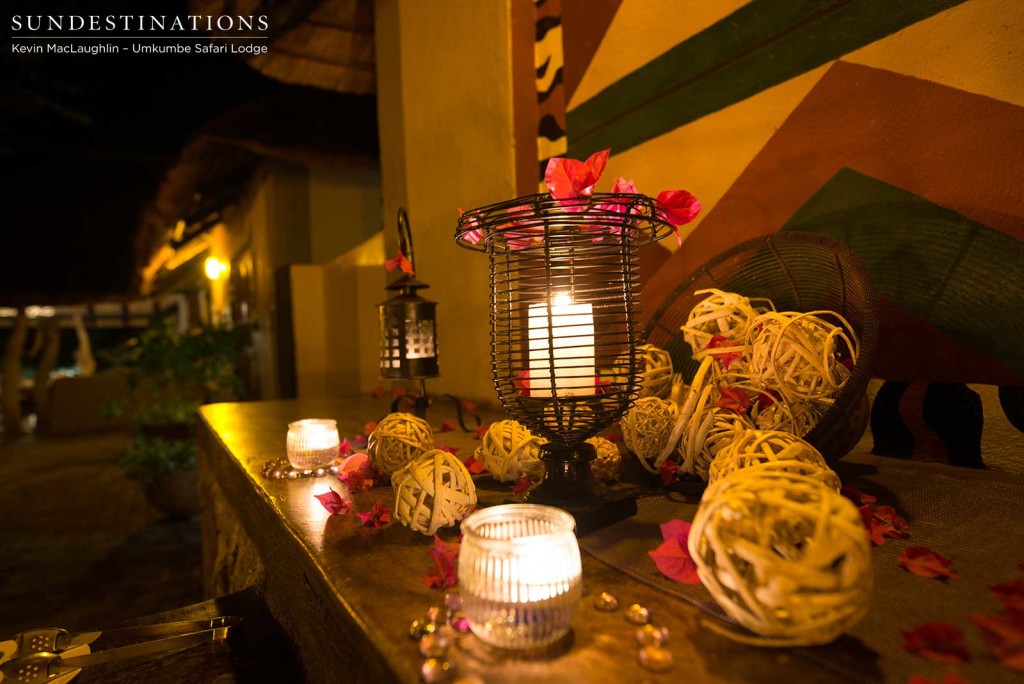 Vibrant decorations and natural lighting keep the boma warm and inviting for dinner