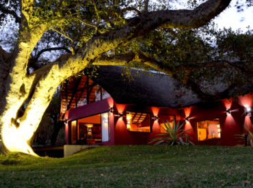   In the peace and quiet of the Marakapula Reserve, Makubu Lodge finds its home where the wild fig trees offer shade to the ground-dwelling animals, and the surging Selati River feeds the thirst of the elephants and the antelope. Warmly painted red, with thatched roofs covering high ceilings, and  authentically African artefacts adorning the […]