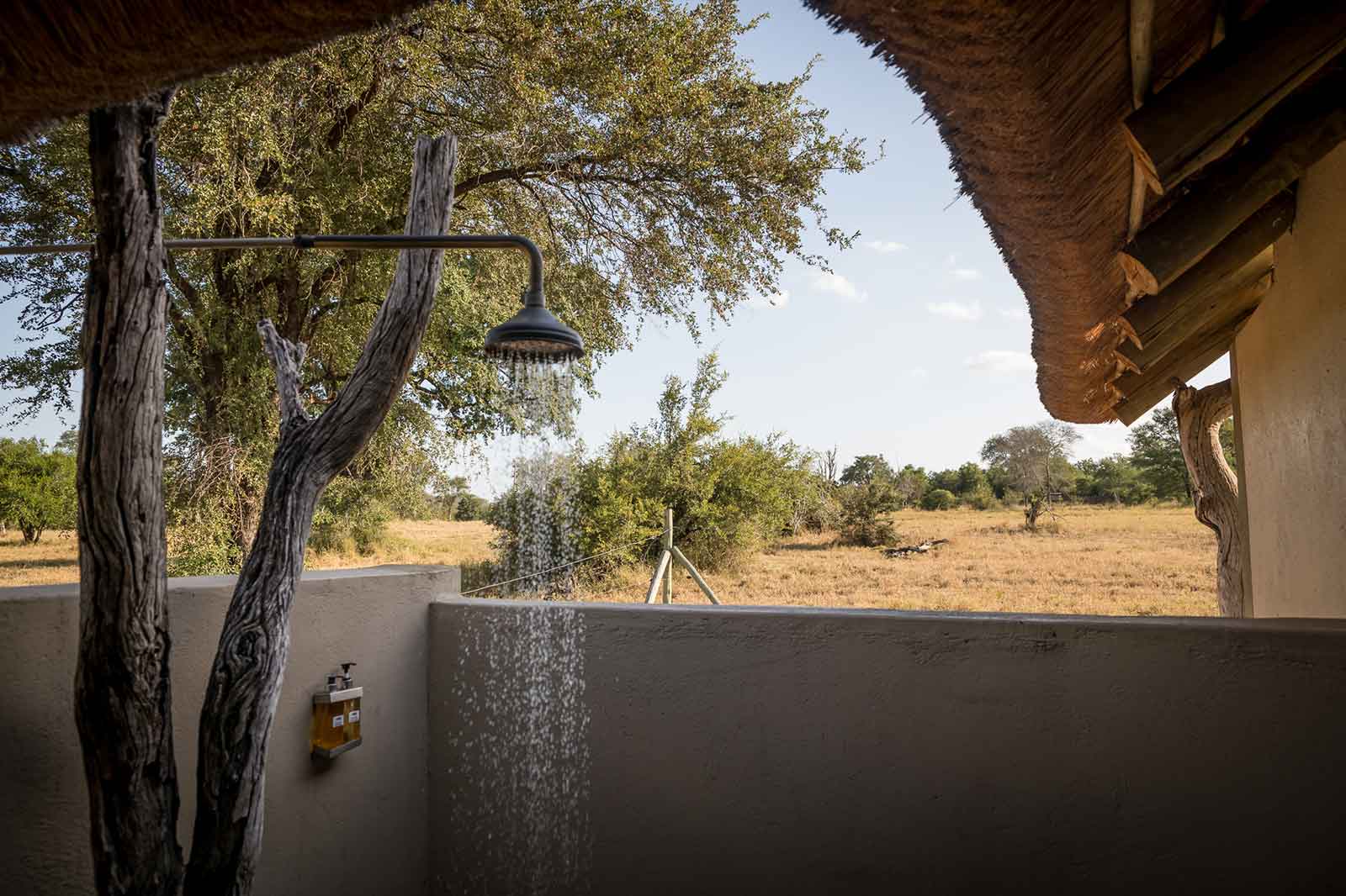Umkumbe Safari Lodge Outdoor Shower