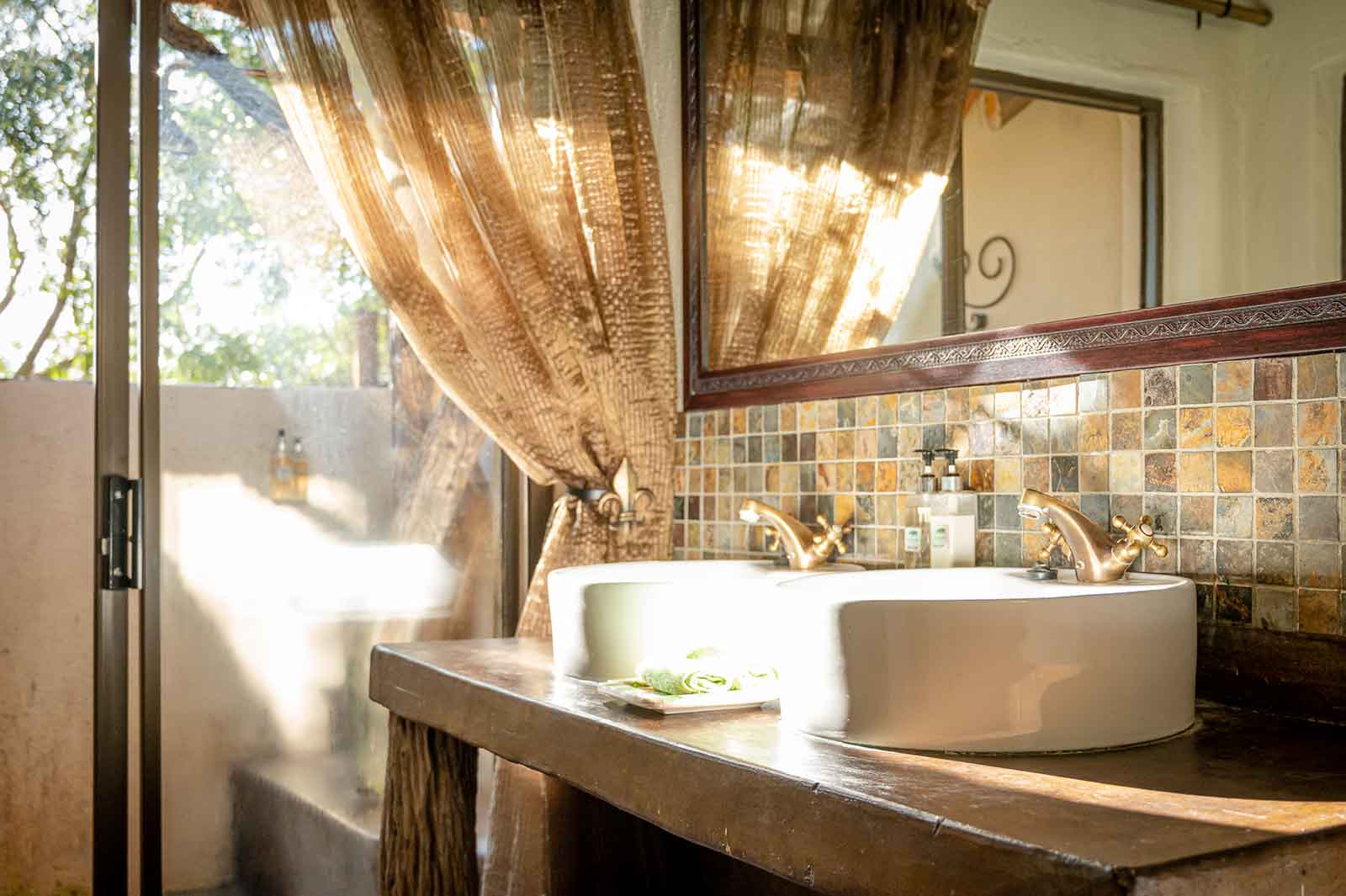 Bathroom at Umkumbe Safari Lodge Riverside