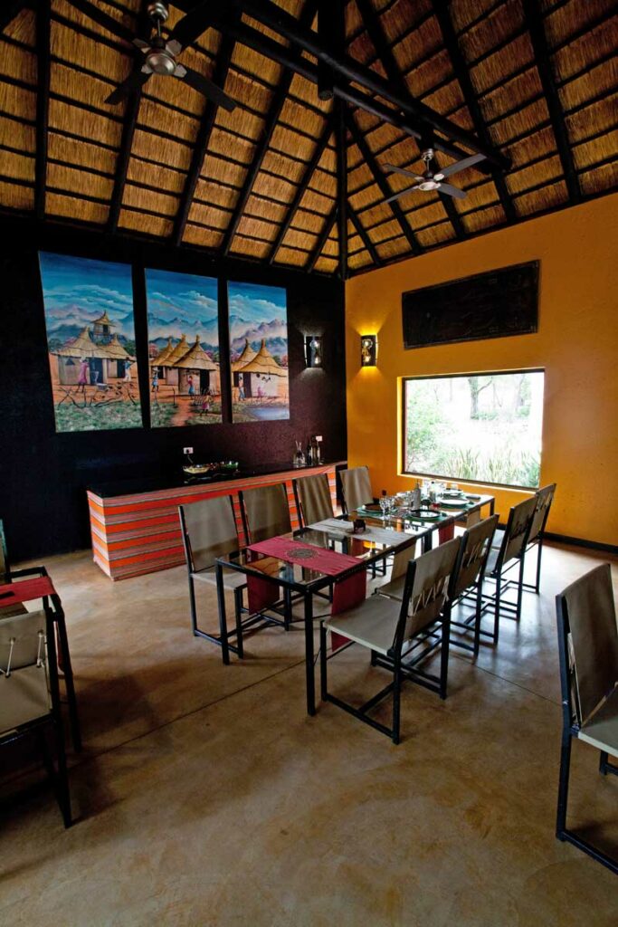 dining-makubu1 dining-makubu1